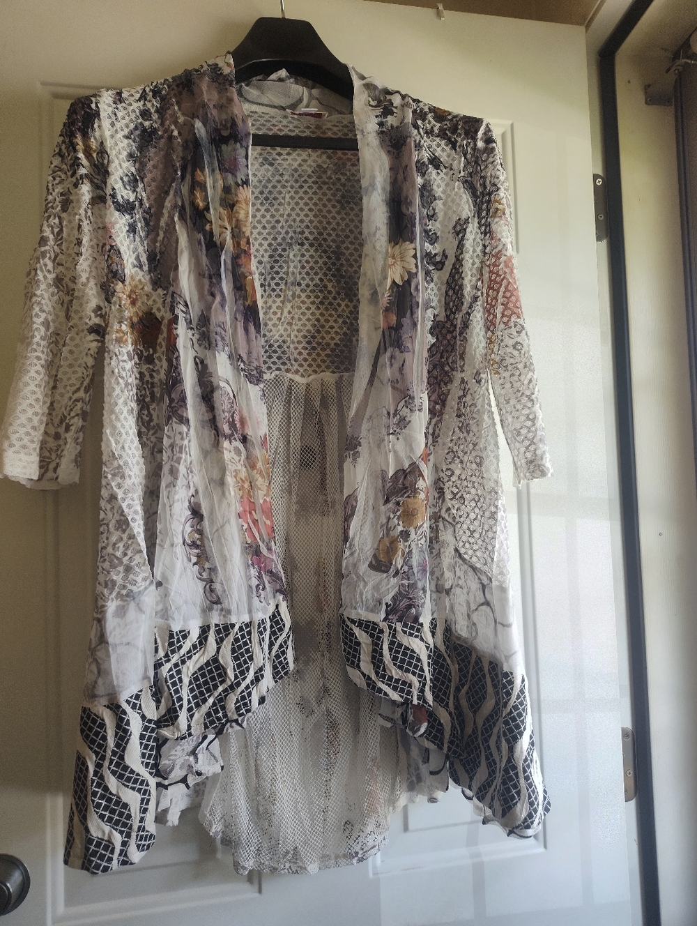 kamana Floral Lace Women’s Tunic size Medium Bust 36"